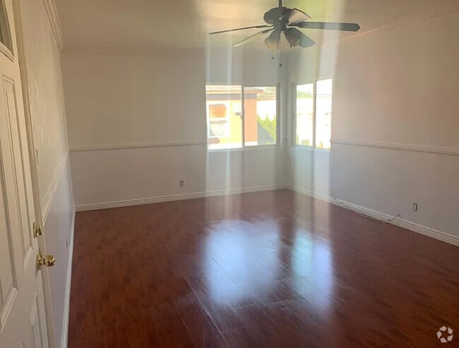 Building Photo - 6107 S Hobart Blvd Unit 6107 South Hobart Rental