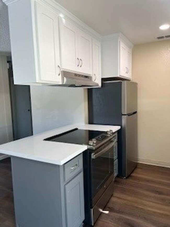 Photo - **BE330-Esquivel, H Unit 330