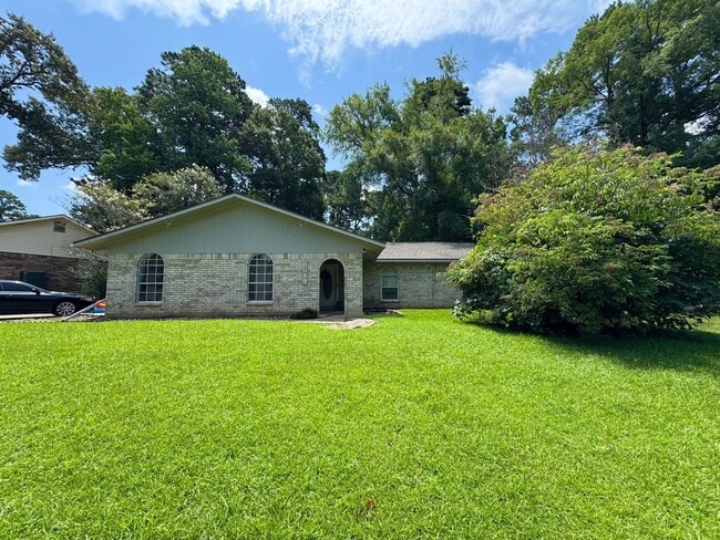 Building Photo - Haughton Home!