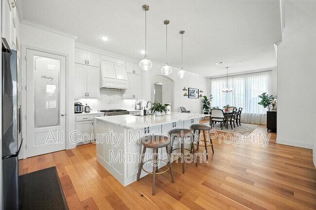 Photo - 9408 Redstart Ln