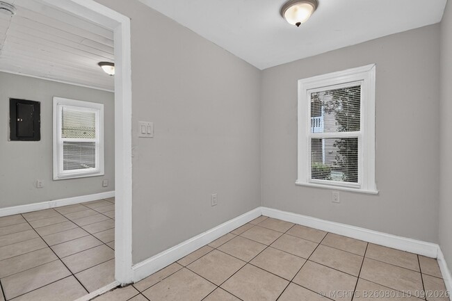 885-887 7th St Unit 100