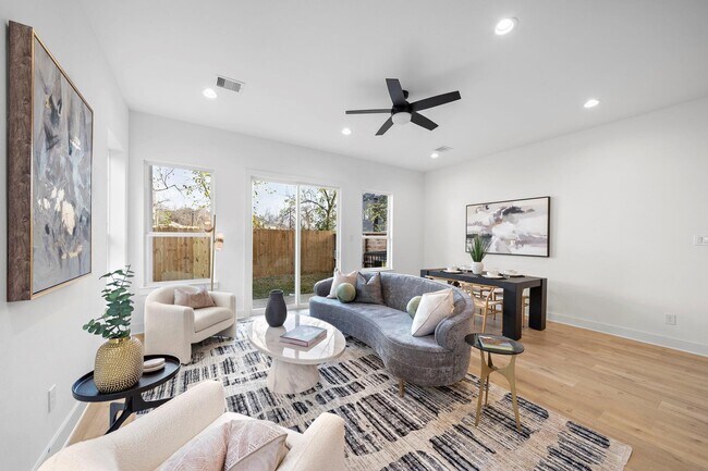 Photo - 309 E 43rd St