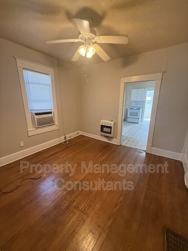 Photo - 1014 E 1st St