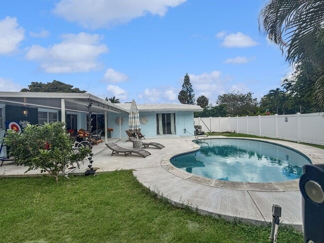 Photo - 100 SW 17th St