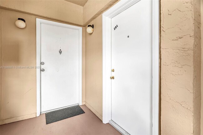 Photo - 3945 SW 89th Ave Unidad 201