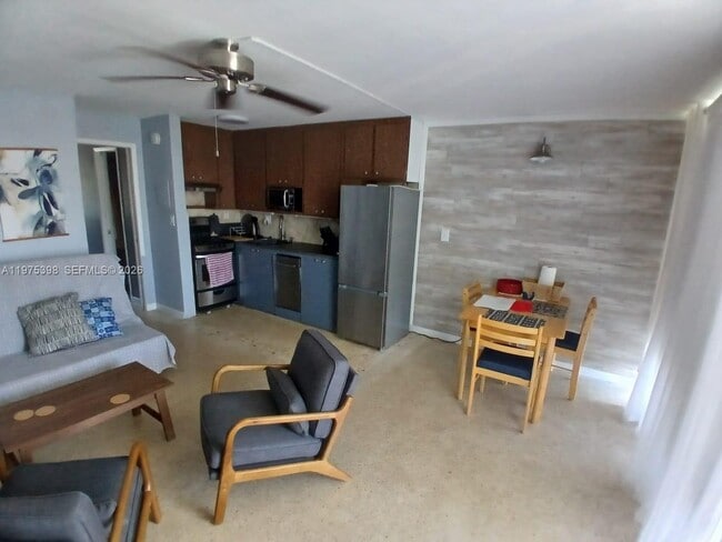 Photo - 901 N Birch Rd Unit 9B