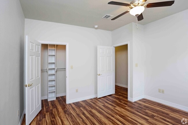 Photo - 621 Fieldstone Ln