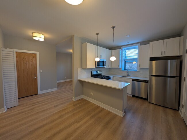 Photo - 3943 N Janssen Ave Unit 2