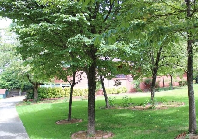 Photo - 3872 Orchard Rd SE