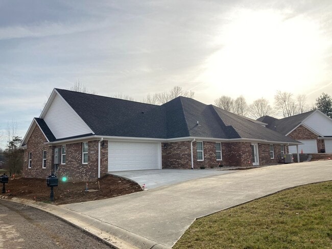 Building Photo - **Luxurious Condo Ready for Move-in**