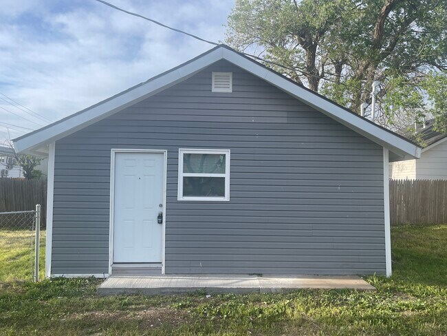 Photo - 706 S Forest St Unidad Rear