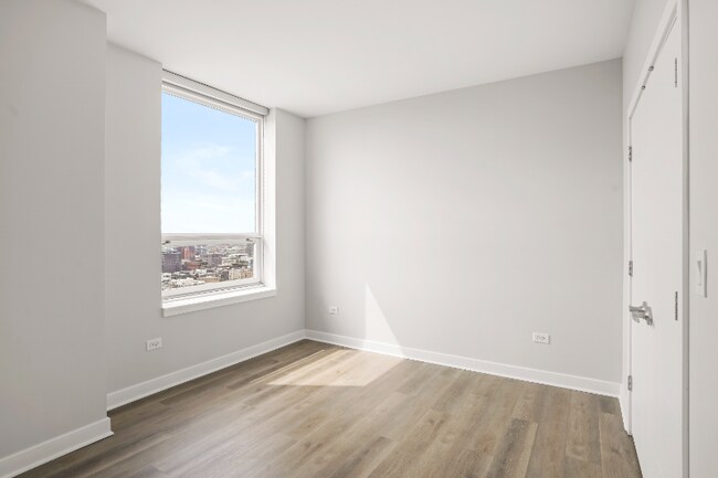 Photo - 764 W Adams St