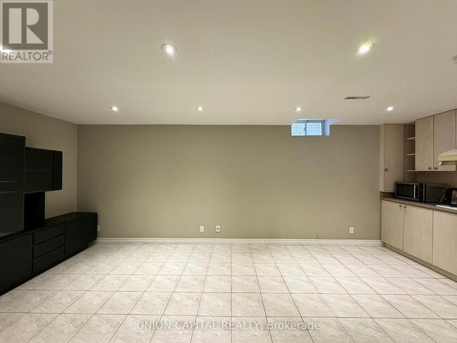 Photo - 73 Manston Crescent