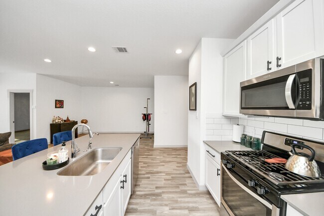 Photo - 202 Serena Pk Ln