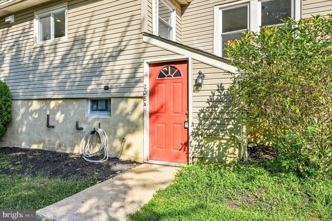 208 Hartford Rd