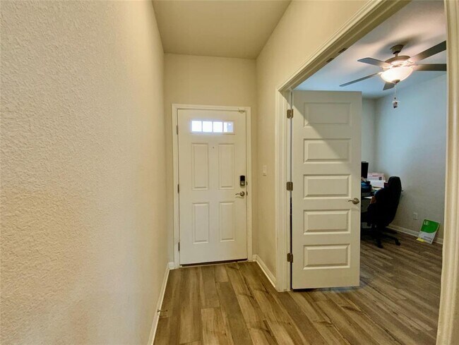 Photo - 246 El Capitan Lp