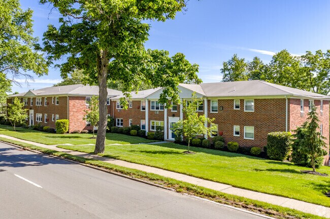 Meadowbrook Garden Apartments - Meadowbrook Gardens