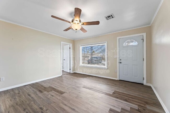 Photo - 921 W Midway St