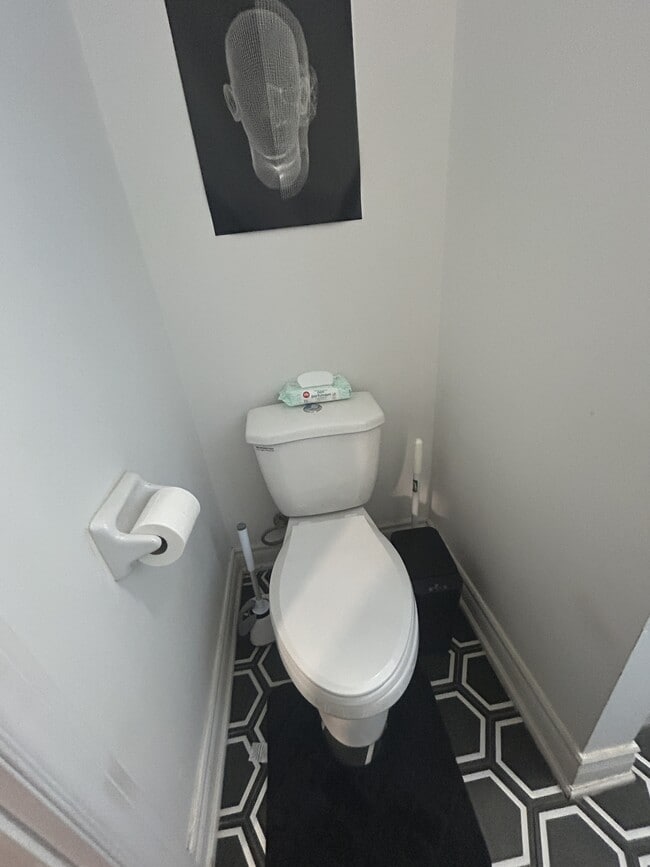 Photo - 1267 King St W Unit Room E (Lower)