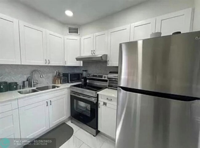 Photo - 1920 NE 51st Ct Unidad 101