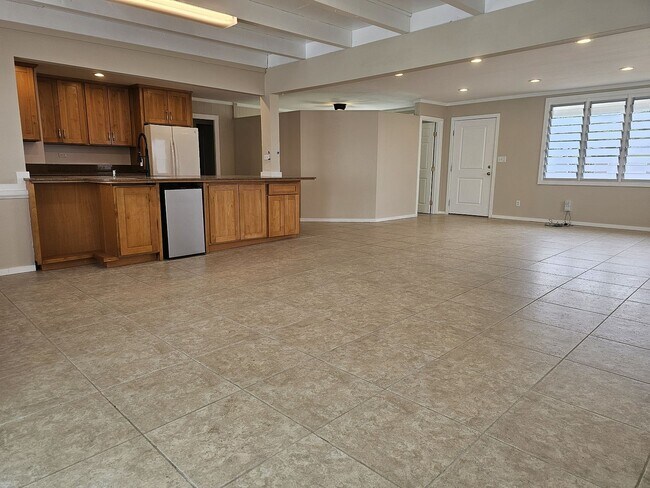 Building Photo - 123 Kuukama St