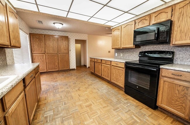 Photo - Charming 6 Bedroom property for rent!