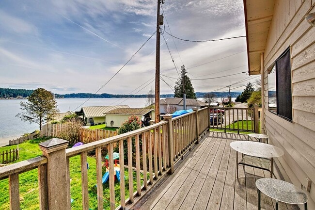 Photo - 3777 NE Bahia Vista Dr Unidad Seaside Cottage