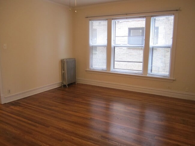 Photo - 5440-42 N Winthrop Ave