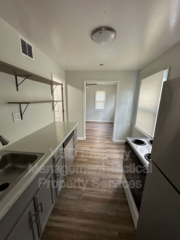 Photo - 12304 Kirton Ave