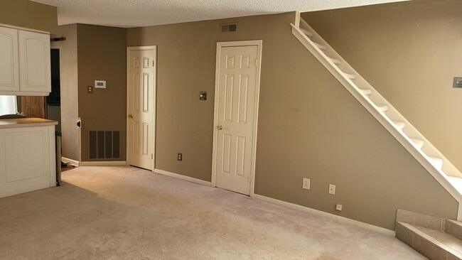 Photo - 348 New Market Ct