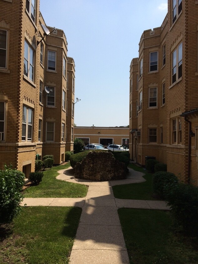 Photo - 2140 Elmwood Ave (Berwyn, IL)