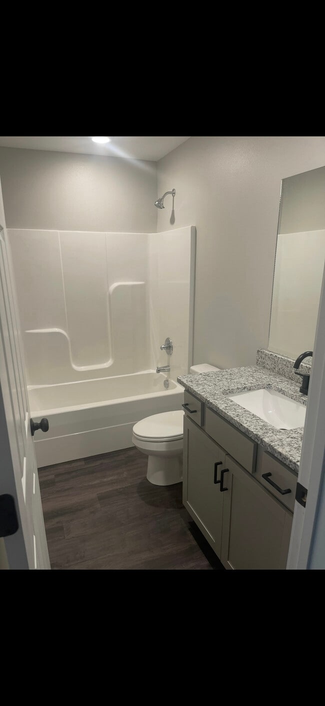 BATHROOM - Cottonwood