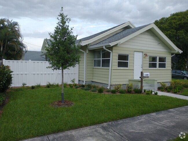 Building Photo - 1240 13th St N Rental