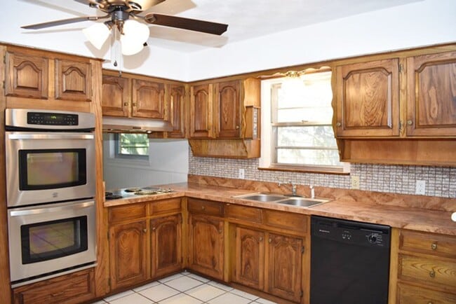 Photo - 612 Hillview Dr