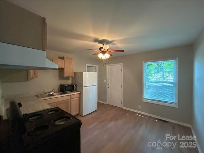 Photo - 2818 Ravencroft Dr
