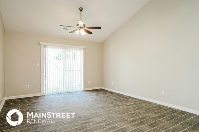 Photo - 1915 Collier Rd