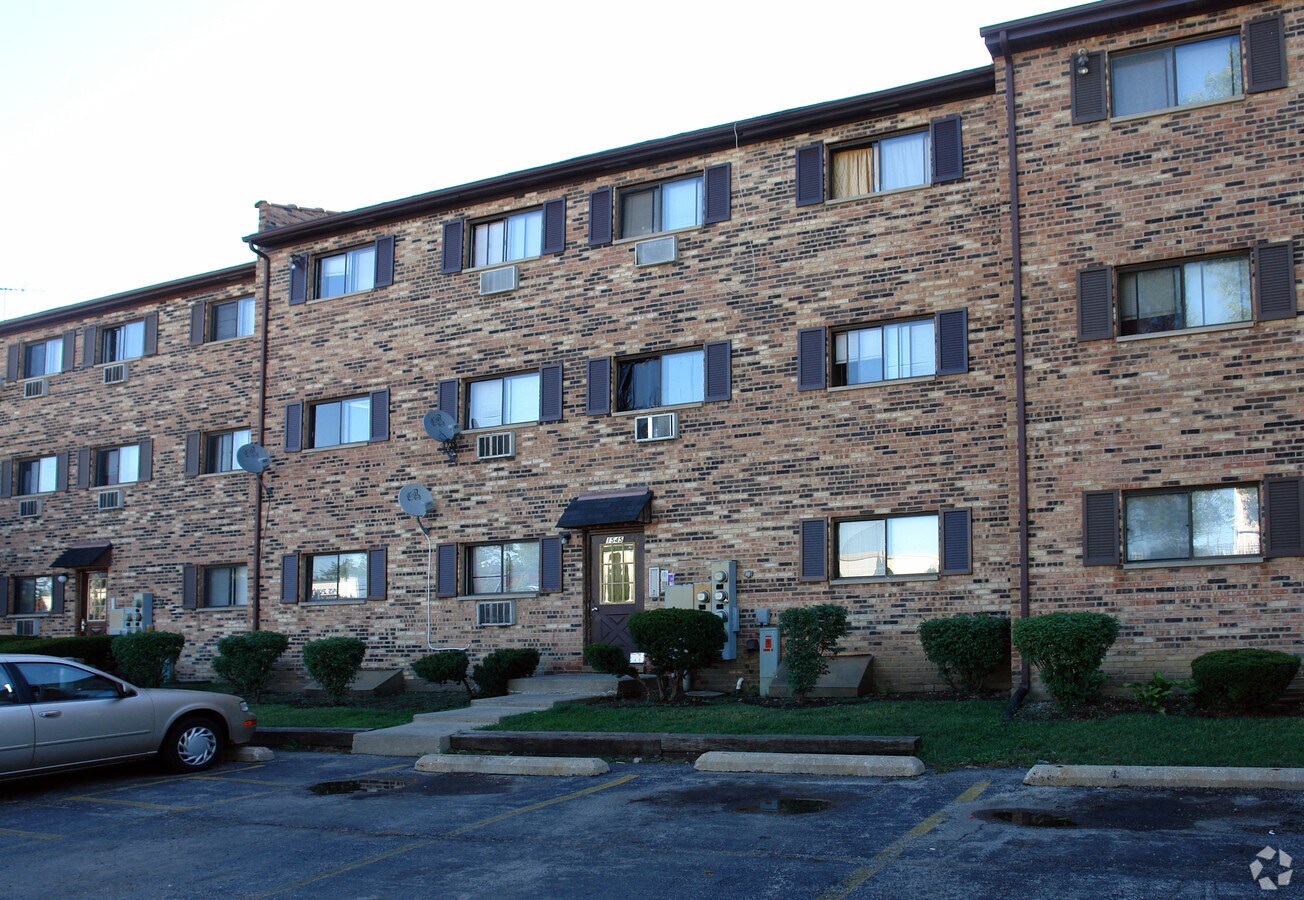 Photo - 1545 N Silver Ln Apartments