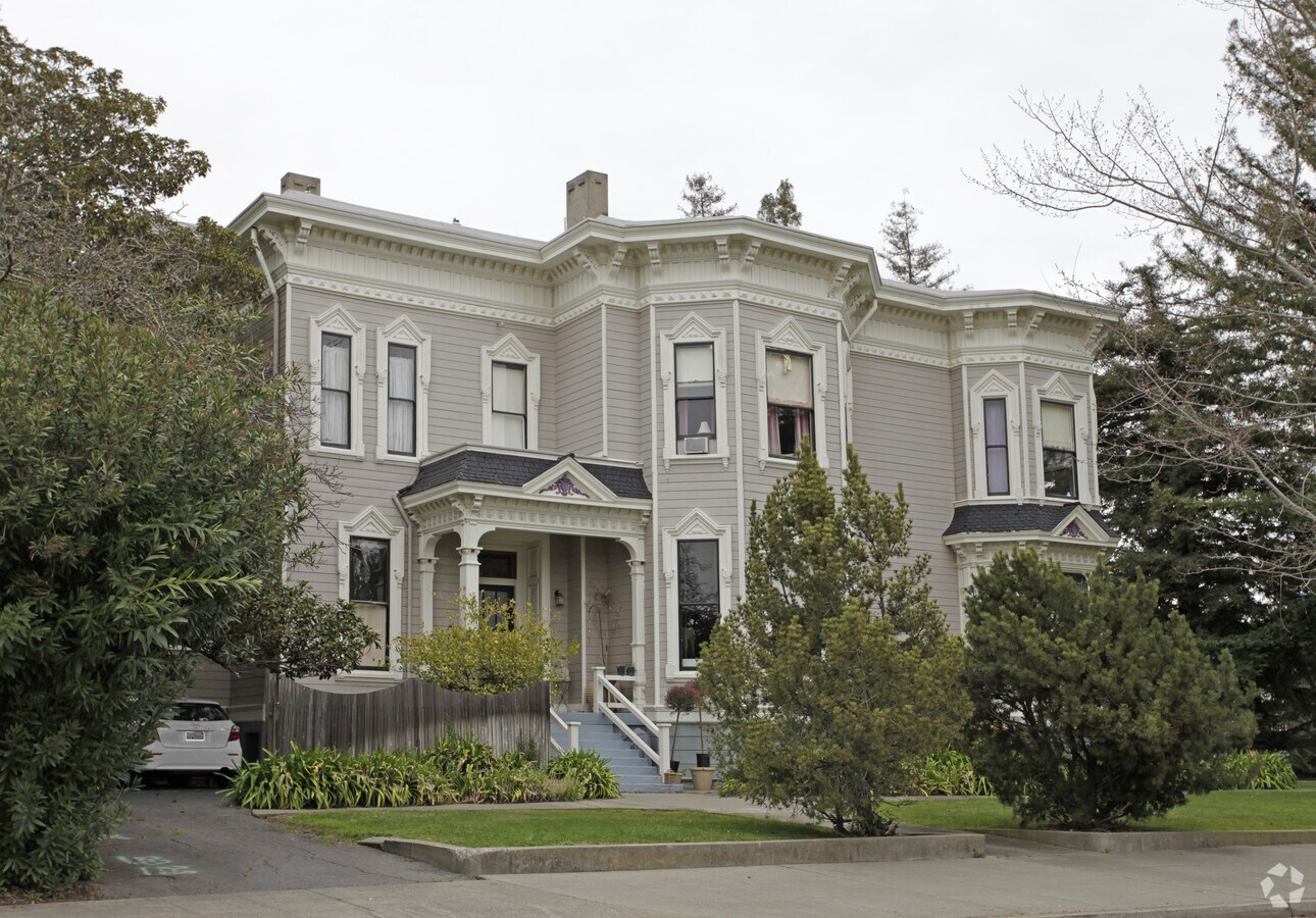 Holden Mansion - Holden Mansion Apartments