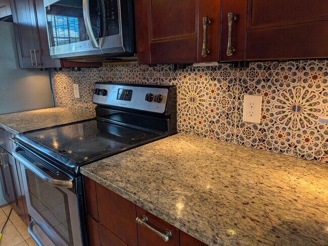 Photo - 2854 S Meade St