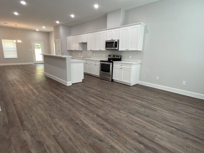 Photo - 832 Elkhart St