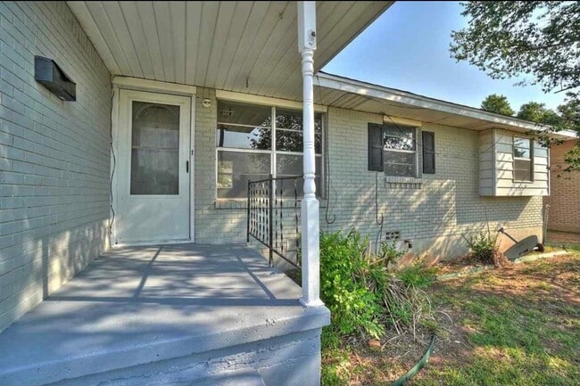 Photo - 5325 NW Euclid Ave