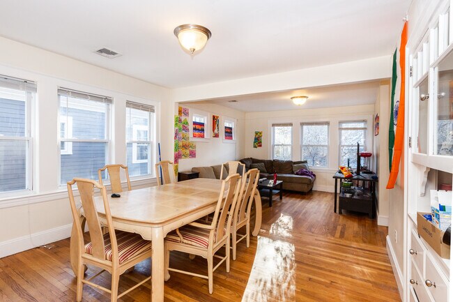 Photo - 186 Calumet St