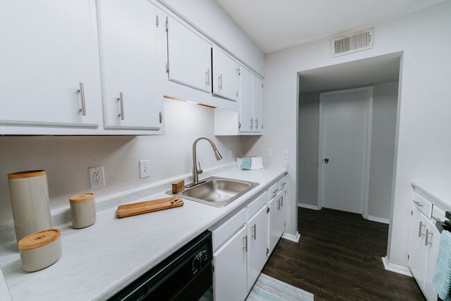 Kingswood Apartments