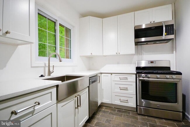 Building Photo - 3678 Gunston Rd Unit 922