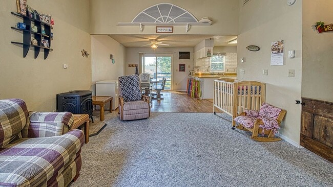 Photo - 300 E Laurel St