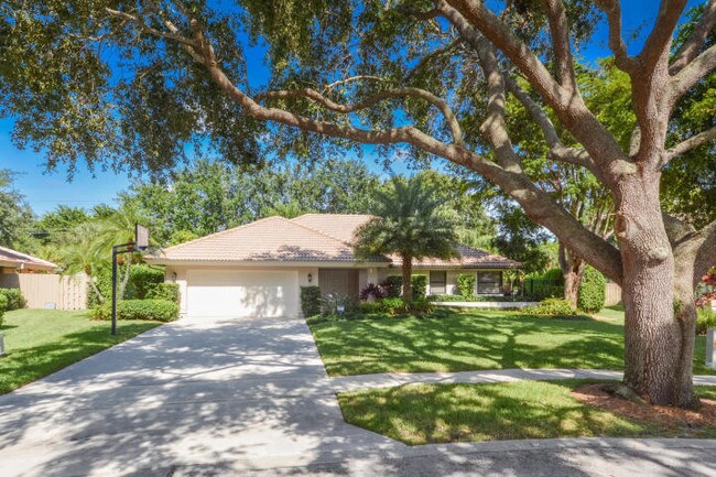 Low traffic street, landscaping - 4100 NW 25th Way