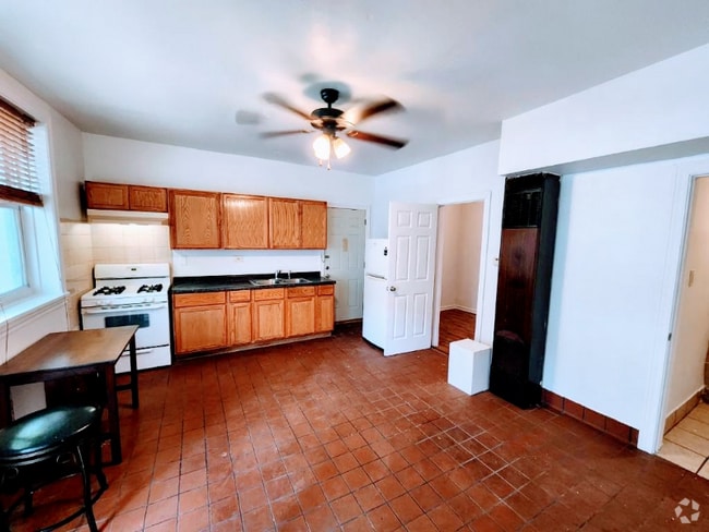 Building Photo - 1710 W 37th St Rental