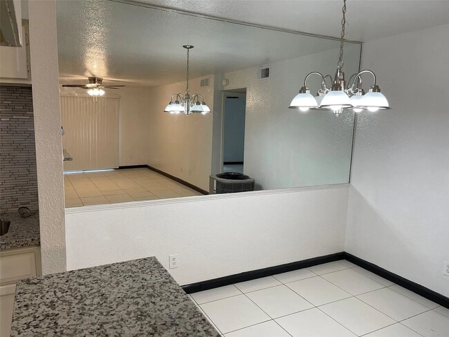 Photo - 9700 Leawood Blvd Unidad 807