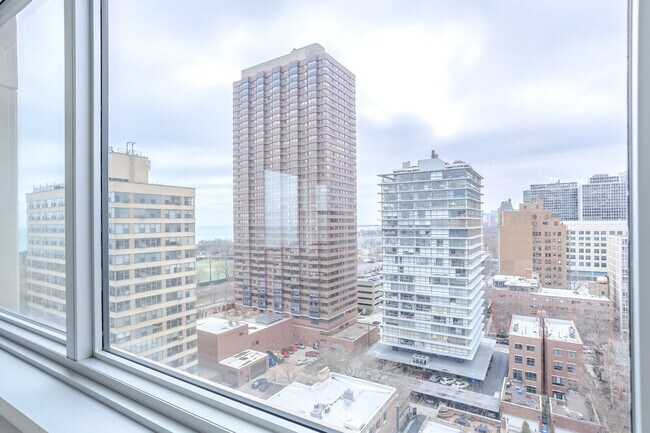 Photo - 336 W Wellington Ave Unidad 1805