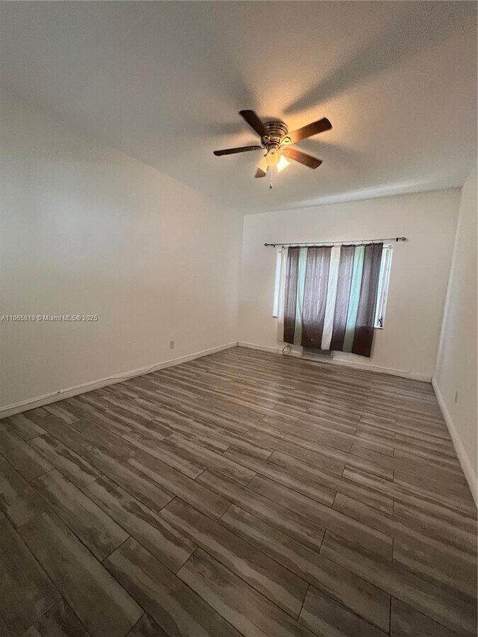 Photo - 8135 Crespi Blvd House